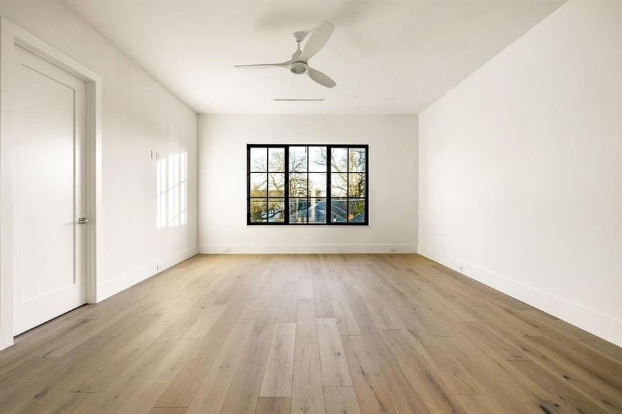 Spacious, unfurnished interior of a new home in , Dallas (Image 23).