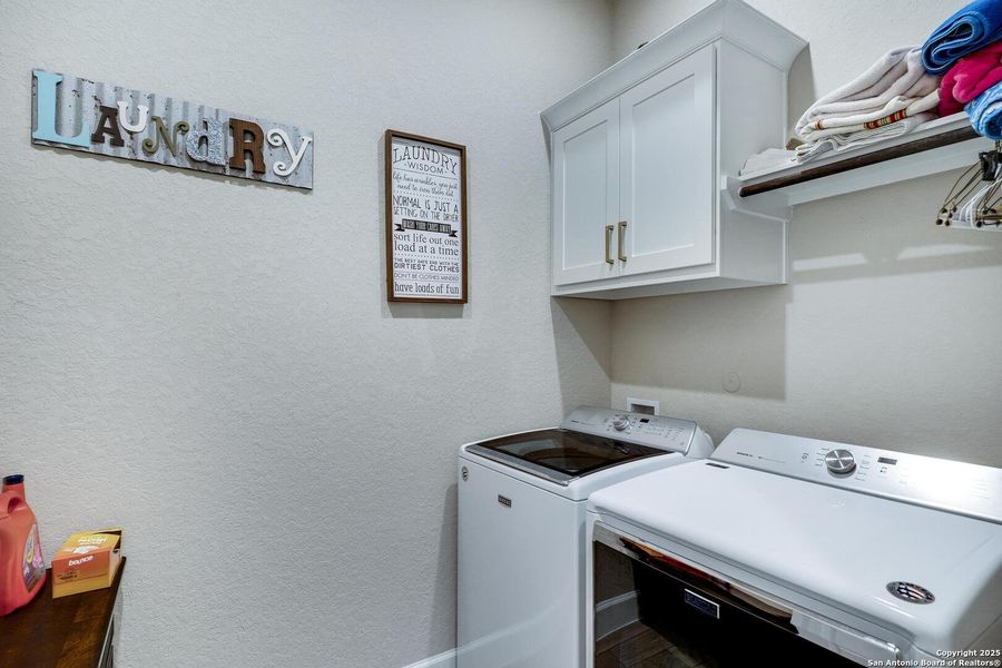 Furnished interior view inside a new home in Balcones Creek 70', Boerne (Image 30).