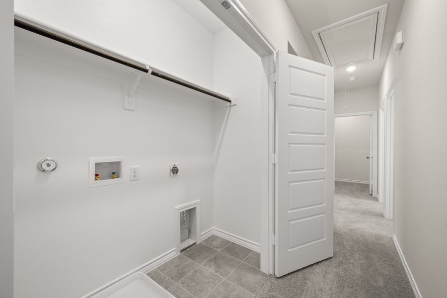 Spacious, unfurnished interior of a new home in Eagle Cove, Denton (Image 26).