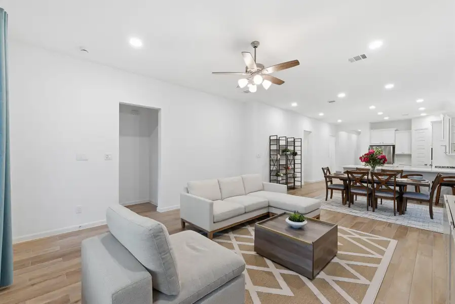 Furnished interior view inside a new home in Meridiana 40'/45', Manvel (Image 15).