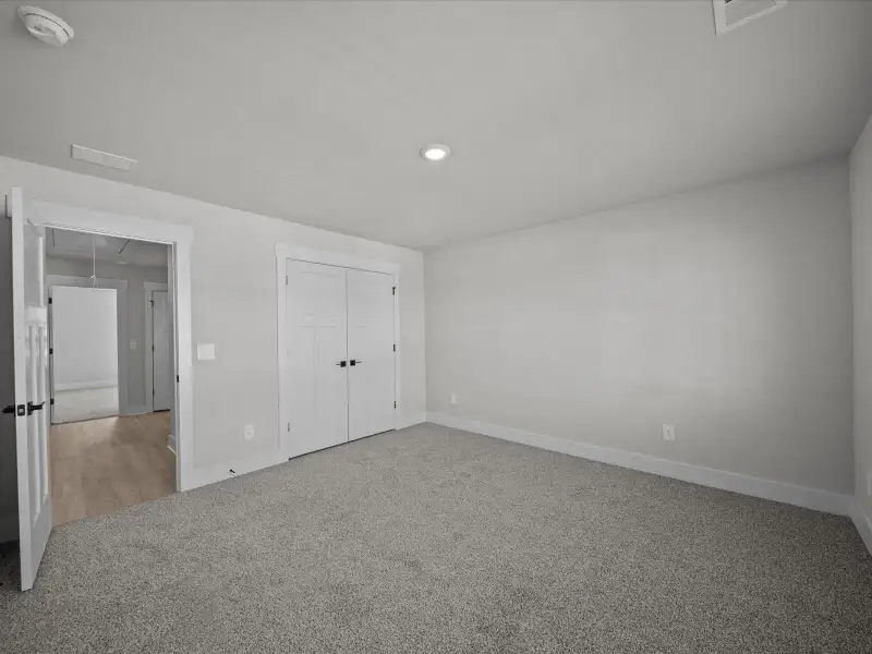Spacious, unfurnished interior of a new home in Ashby Woods, Boiling Springs (Image 17).