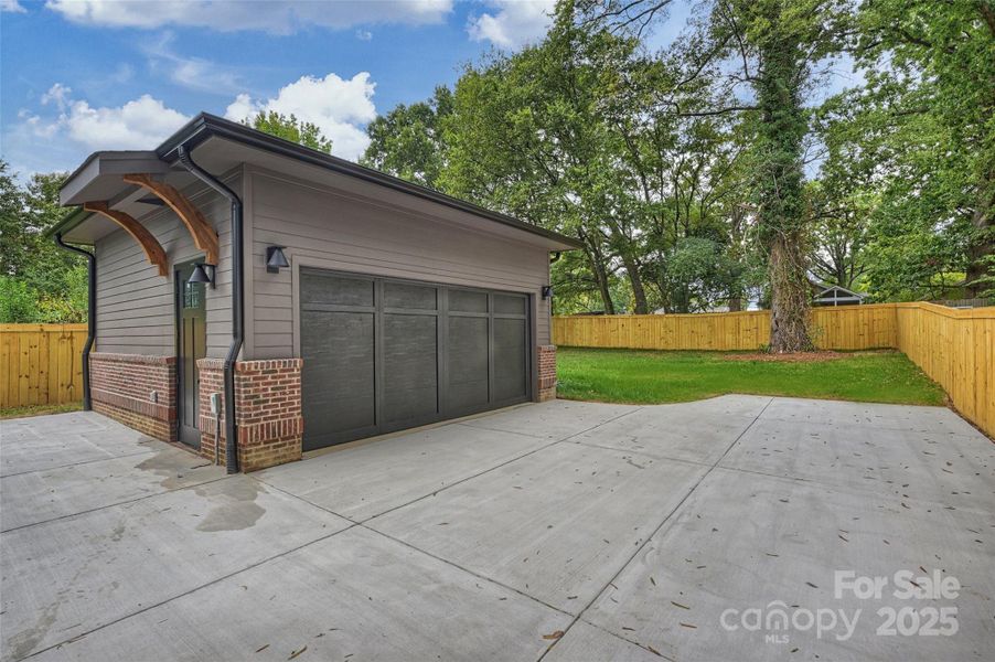 Exterior details and patio area of a home in , Charlotte (Image 28).