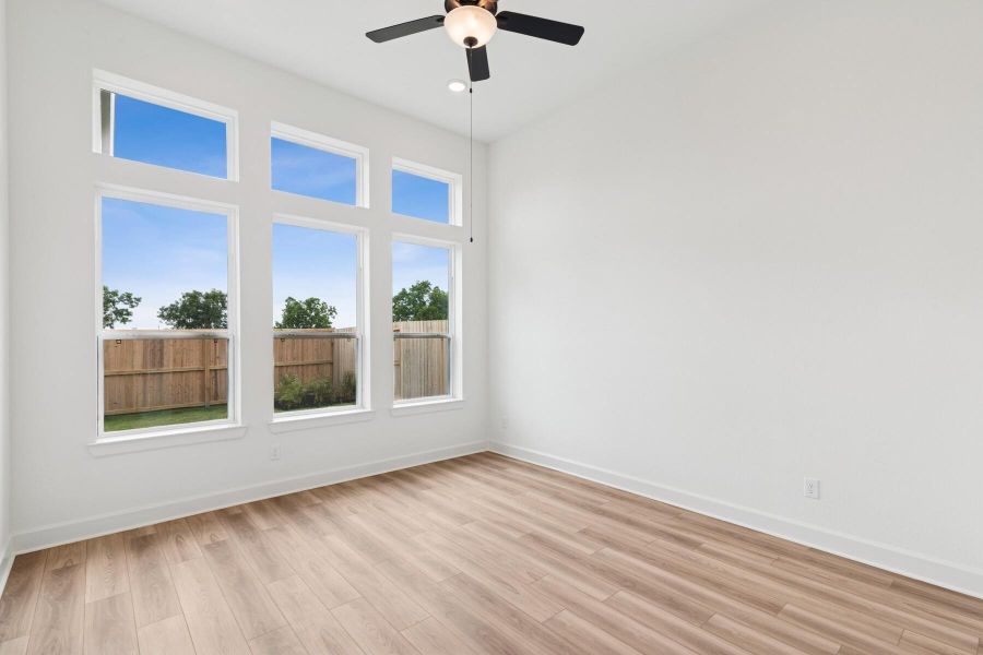 Spacious, unfurnished interior of a new home in Harvest Green 45', Richmond (Image 7).