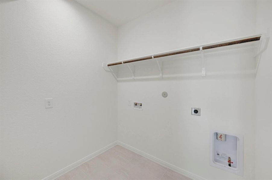 Spacious, unfurnished interior of a new home in The Grand Prairie - Meadow Collection, Hockley (Image 40).