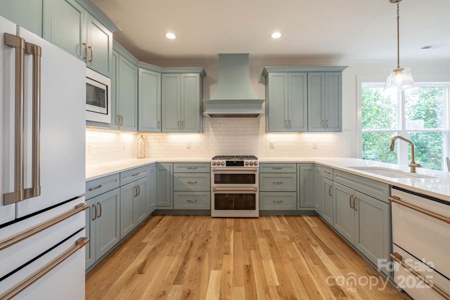 Furnished interior view inside a new home in , Nebo (Image 15).