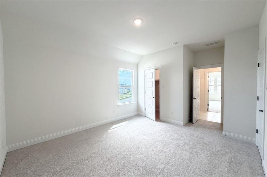 Spacious, unfurnished interior of a new home in Sweetgrass, Haslet (Image 23).