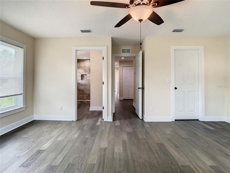 Spacious, unfurnished interior of a new home in , Tampa (Image 34).