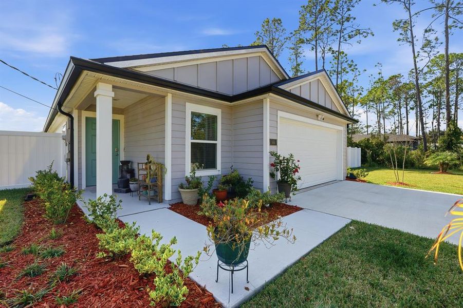 Exterior details and patio area of a home in Palm Coast Homesites, Palm Coast (Image 25).