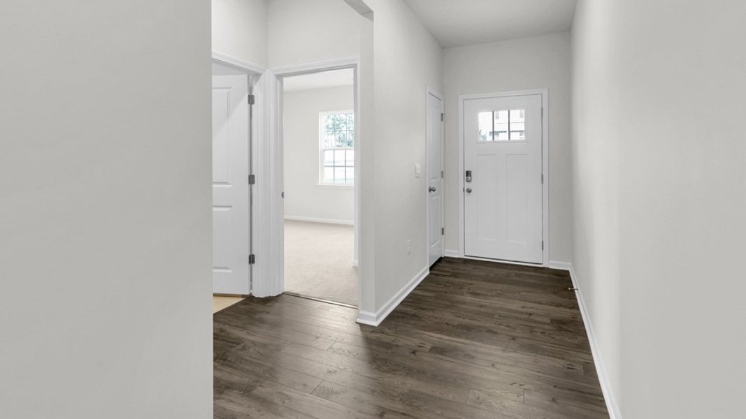 Spacious, unfurnished interior of a new home in Bryson Park, Lexington (Image 11).