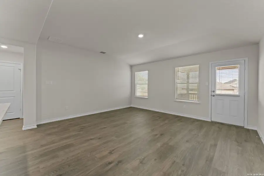 Spacious, unfurnished interior of a new home in Laurel Vistas, San Antonio (Image 26).
