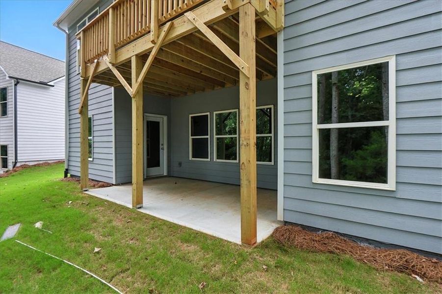 Exterior details and patio area of a home in Traditions of Braselton, Jefferson (Image 26).