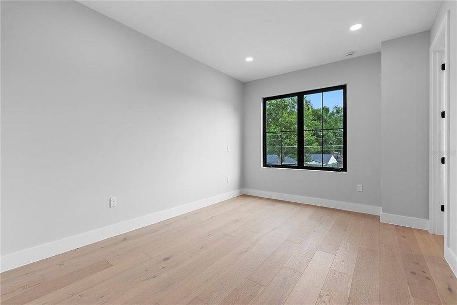 Spacious, unfurnished interior of a new home in , Orlando (Image 25).