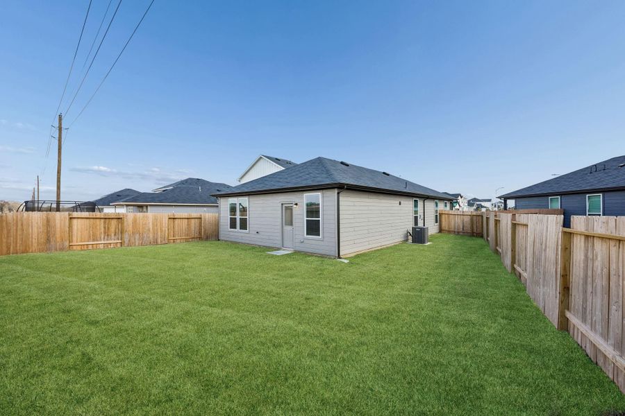 Exterior details and patio area of a home in Stokesbury, Waller (Image 3).
