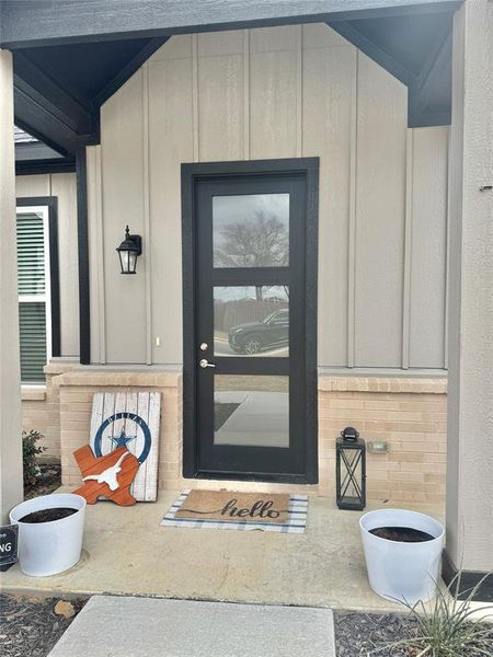 Exterior details and patio area of a home in , Callisburg (Image 3).
