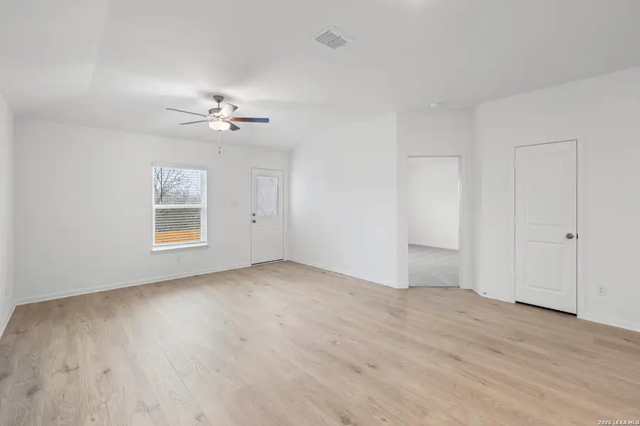 Spacious, unfurnished interior of a new home in , San Antonio (Image 15).