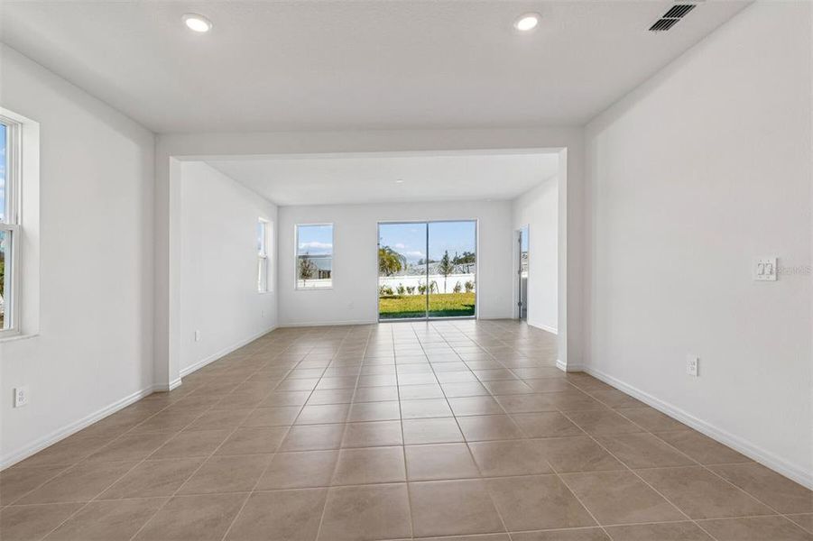 Spacious, unfurnished interior of a new home in Southpointe, Palmetto (Image 14).