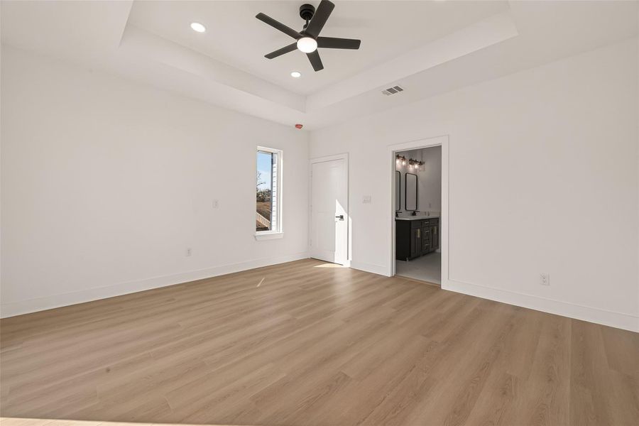 Spacious, unfurnished interior of a new home in , Houston (Image 23).