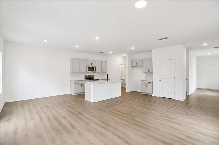 Spacious, unfurnished interior of a new home in Leydenview, Mableton (Image 13).