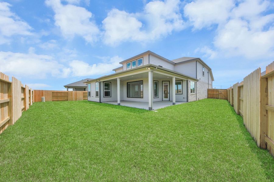 Come and see this spacious backyard with its beautiful covered patio. There is plenty of room for the kids to play and adults to relax. Perfect for your outdoor living space, patio furniture, bbq pit, and so much more. The possibilities are endless!