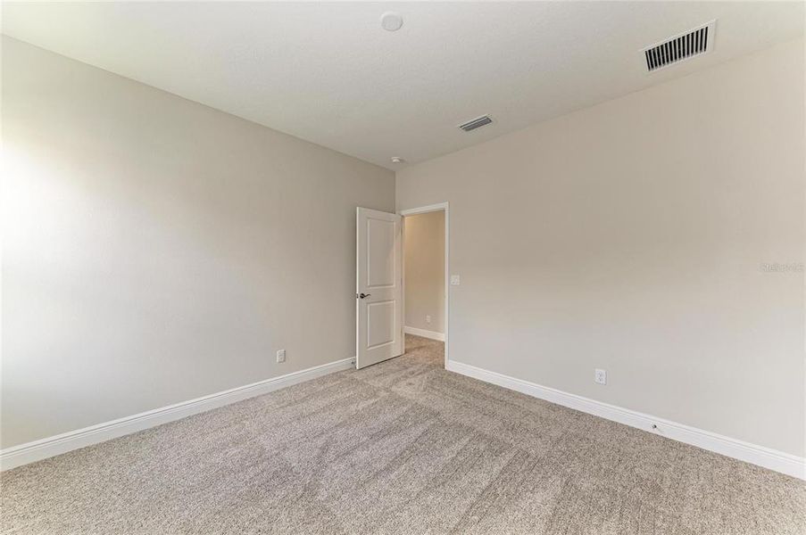 Spacious, unfurnished interior of a new home in Creek Ridge Preserve, Lithia (Image 36).