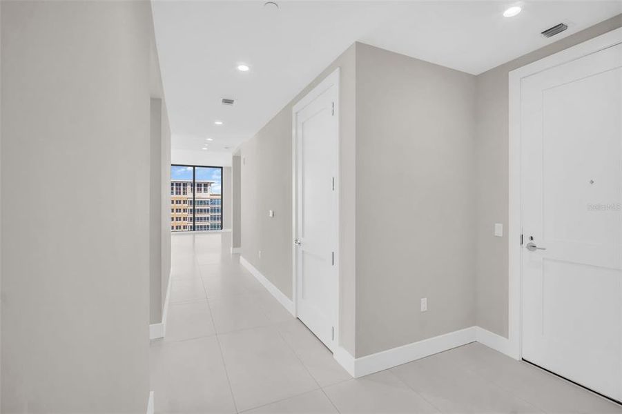 Spacious, unfurnished interior of a new home in , St. Petersburg (Image 63).