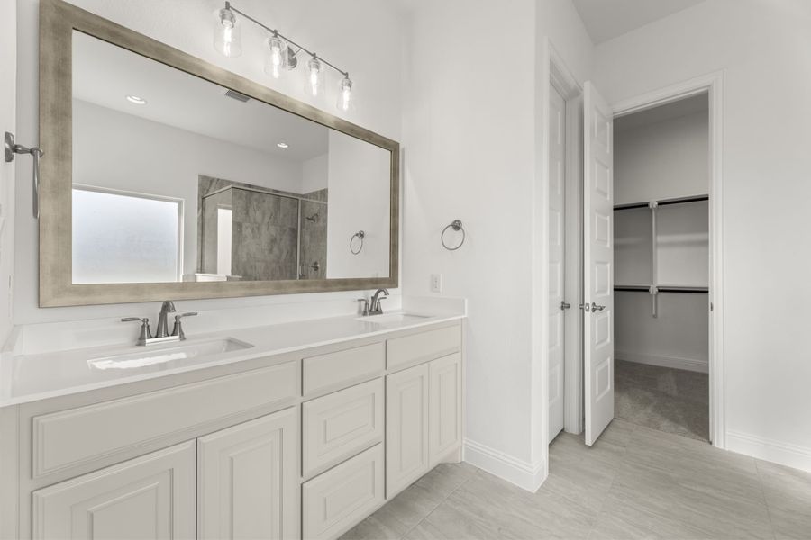 Furnished interior view inside a new home in River Ranch, Van (Image 10).