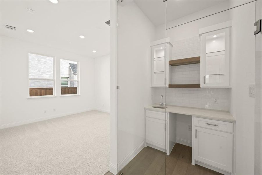 2909 Tulip-Wine Bar & Media