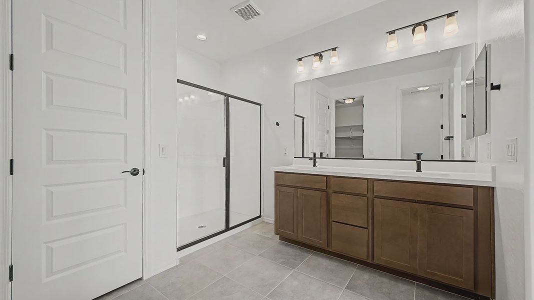 Representative furnished interior of a home built from the Larkspur by DRB Homes in The Villas at Mystic, Peoria (Image 12).