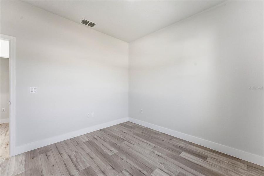 Spacious, unfurnished interior of a new home in , Ocala (Image 38).
