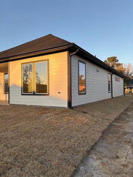 Exterior details and patio area of a home in , Livingston (Image 24).