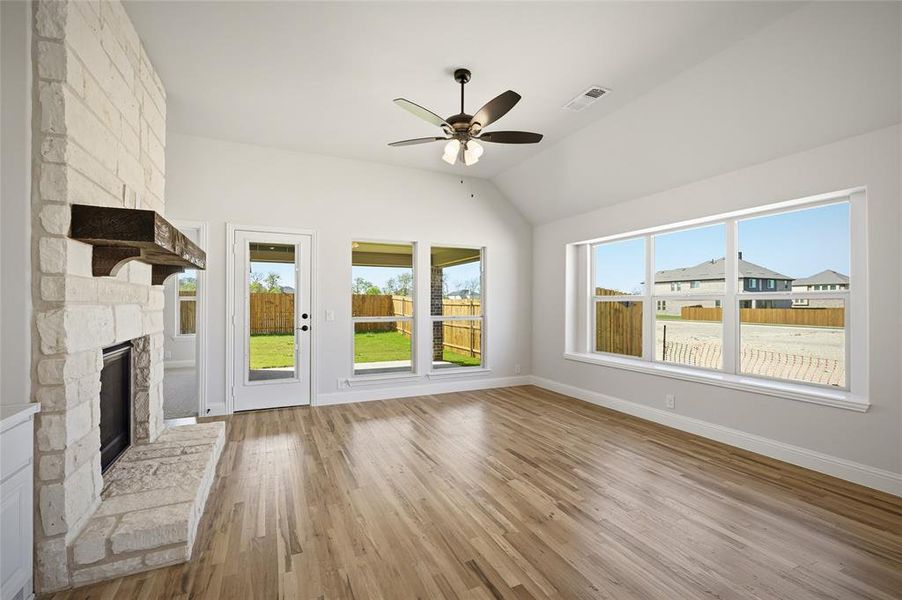 Spacious, unfurnished interior of a new home in Meadow Vista, Anna (Image 25).