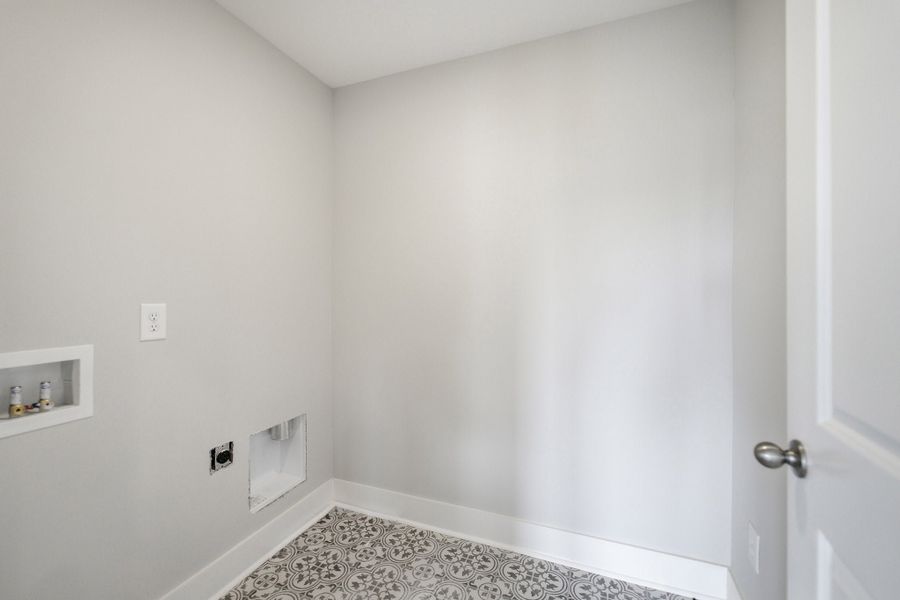 Spacious, unfurnished interior of a new home in Aden Woods, Fairview (Image 34).