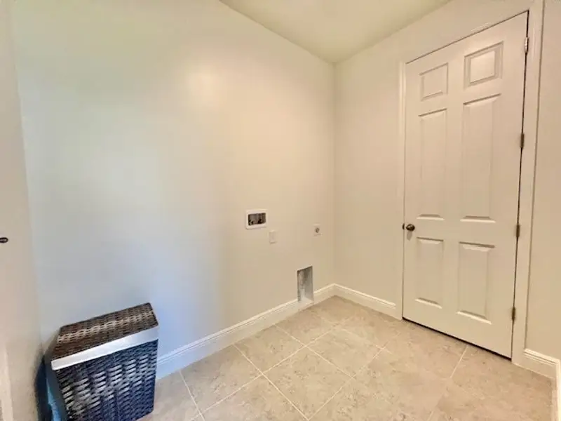 Spacious, unfurnished interior of a new home in Lakes At St Sebastian, Micco (Image 23).