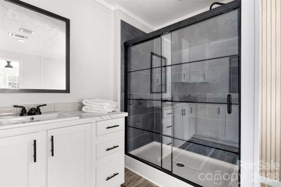 Primary Bathroom En-suite