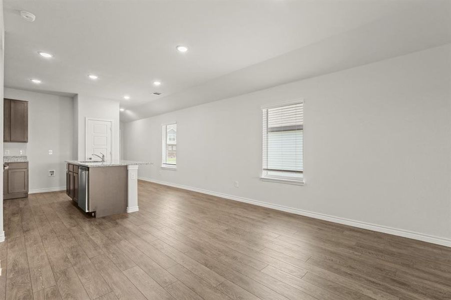 Spacious, unfurnished interior of a new home in Sycamore Landing, Fort Worth (Image 13). Spacious, unfurnished interior of a new home in Sycamore Landing, Fort Worth (Image 13).