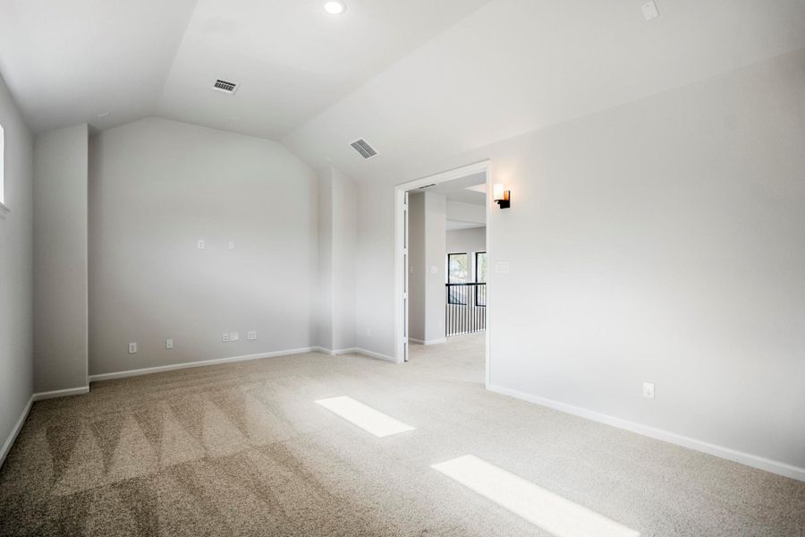 Spacious, unfurnished interior of a new home in Sienna 70' Lots, Missouri City (Image 49). Spacious, unfurnished interior of a new home in Sienna 70' Lots, Missouri City (Image 49).