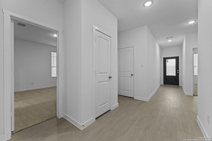 Spacious, unfurnished interior of a new home in Parkside: Coastline Collection, New Braunfels (Image 20).