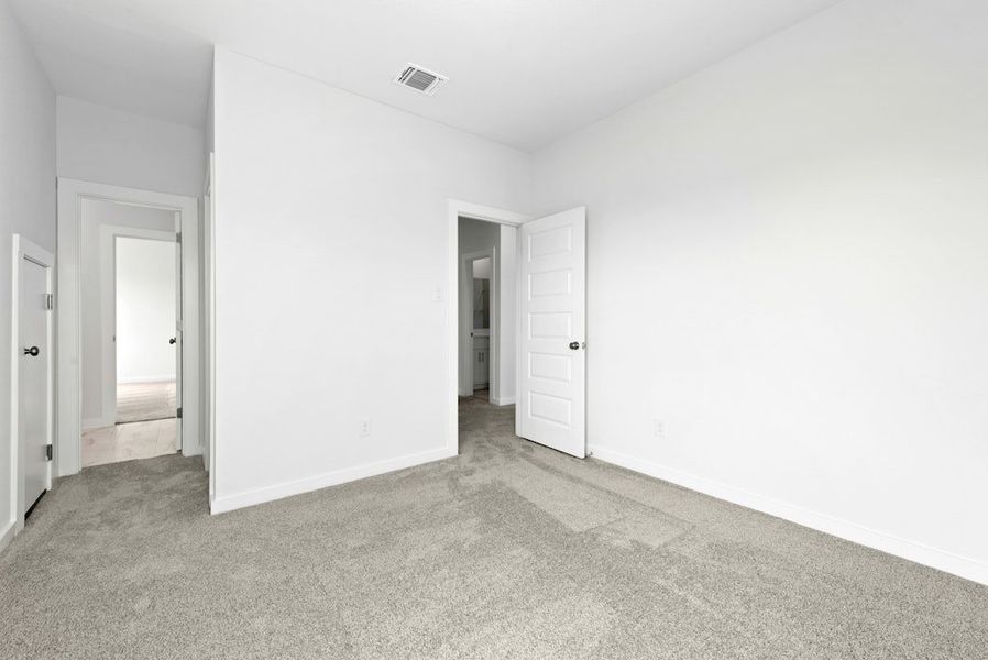 Spacious, unfurnished interior of a new home in Santa Rita Ranch, Liberty Hill (Image 27).