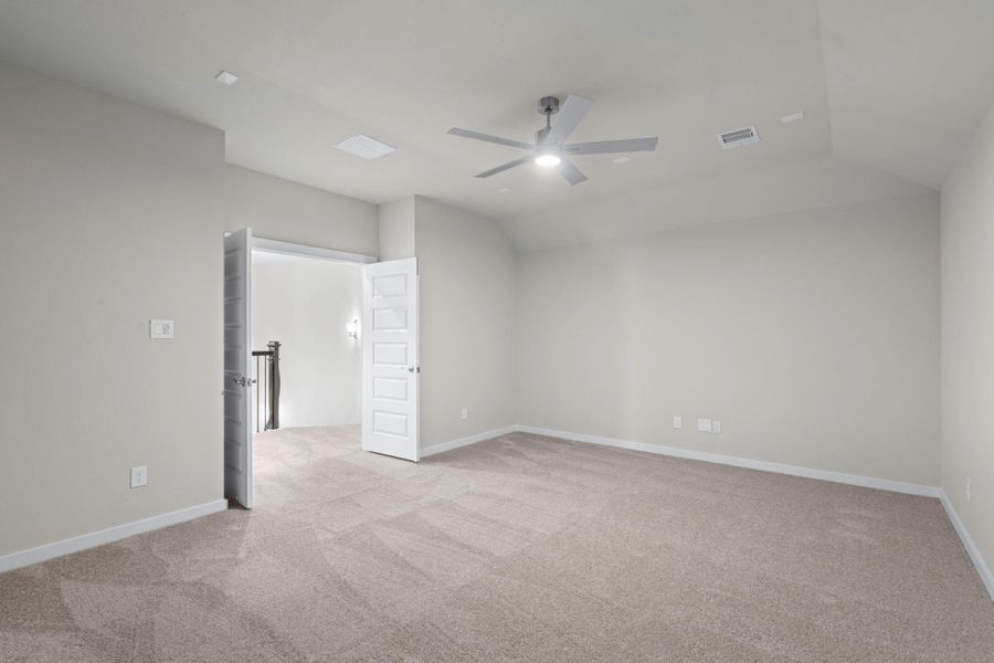 Spacious, unfurnished interior of a new home in Briarwood Crossing, Rosenberg (Image 27).