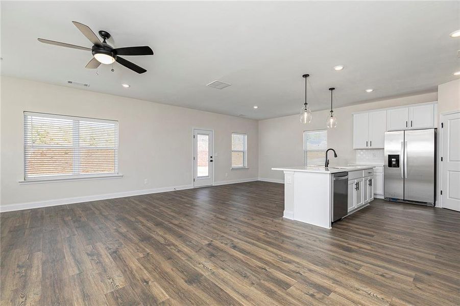 Spacious, unfurnished interior of a new home in Mount Tabor Pointe, Dallas (Image 13).