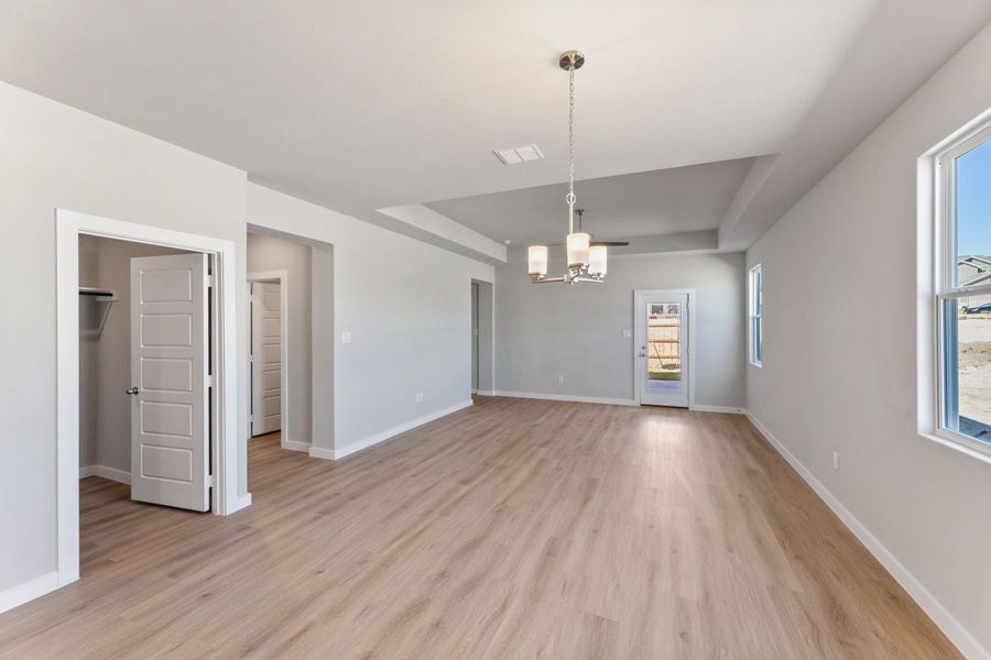 Spacious, unfurnished interior of a new home in Hunters Ranch, San Antonio (Image 14).