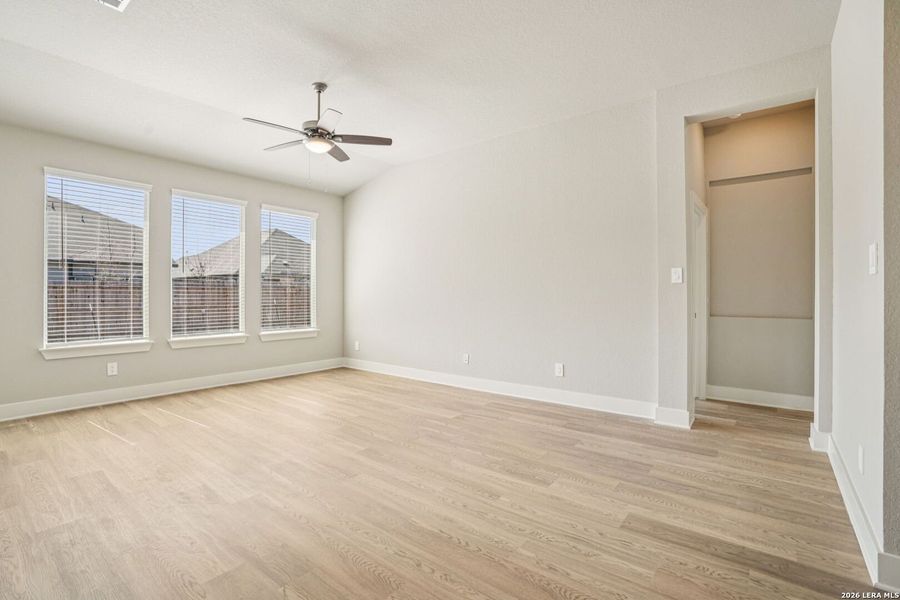 Spacious, unfurnished interior of a new home in Estancia Ranch - Classic Series, San Antonio (Image 41).