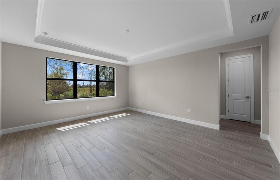 Spacious, unfurnished interior of a new home in , North Port (Image 17).