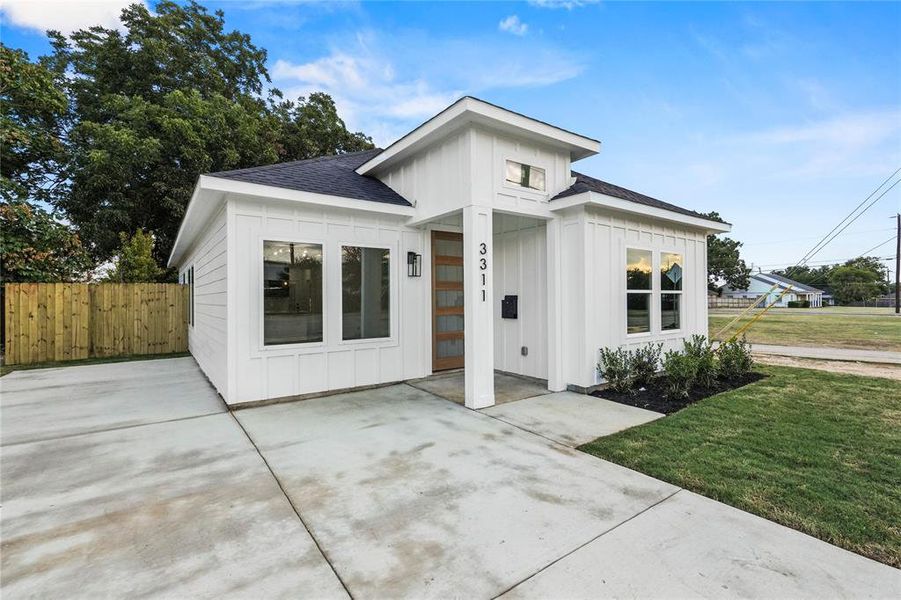 Front exterior of a new home in , Dallas, TX, highlighting curb appeal (Image 2). Front exterior of a new home in , Dallas, TX, highlighting curb appeal (Image 2).