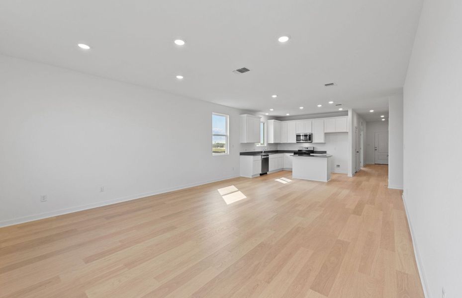Spacious, unfurnished interior of a new home in Alto, San Marcos (Image 29).