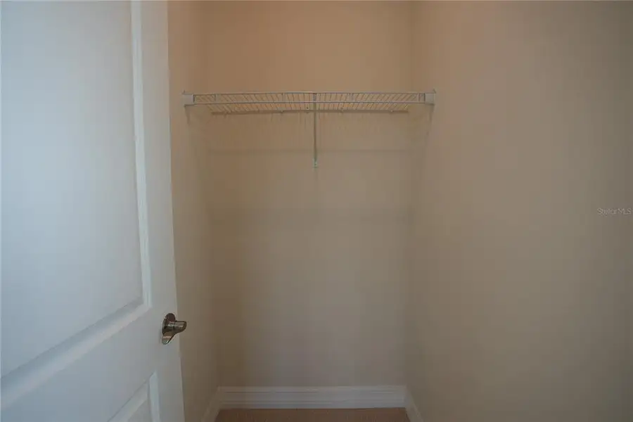 Spacious, unfurnished interior of a new home in Parkview Reserve, Orlando (Image 26).