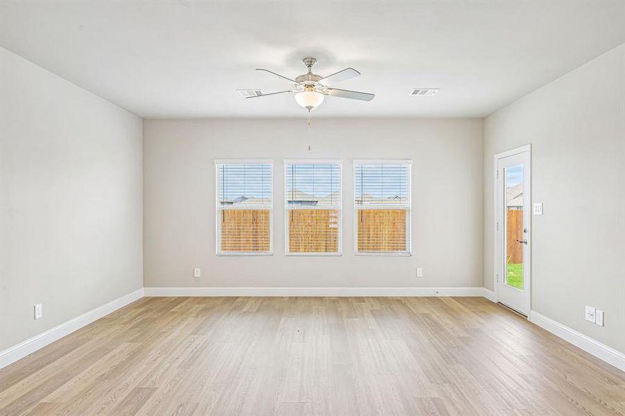 Spacious, unfurnished interior of a new home in Tesoro at Chisholm Trail Ranch, Crowley (Image 20).