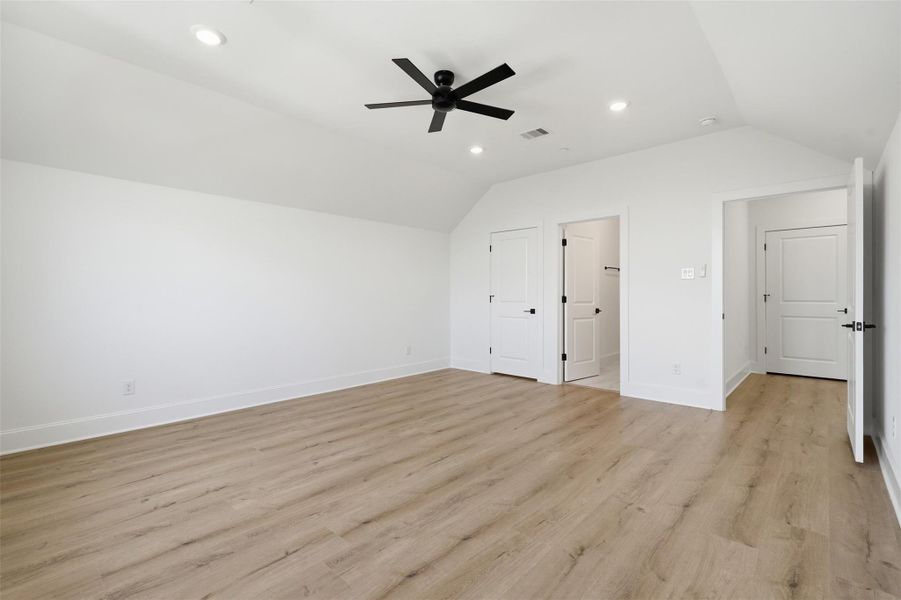 Spacious, unfurnished interior of a new home in , Houston (Image 18).