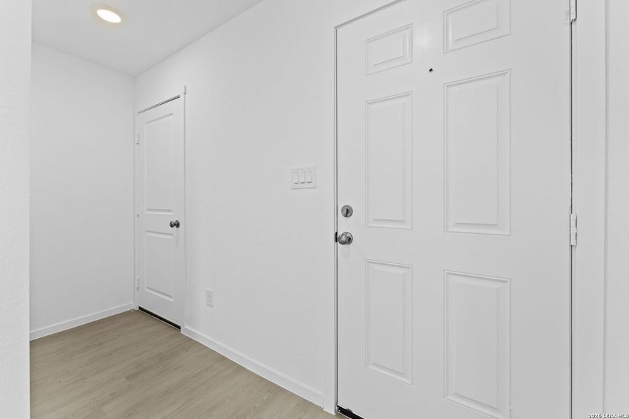 Spacious, unfurnished interior of a new home in Spring Grove, St. Hedwig (Image 23).