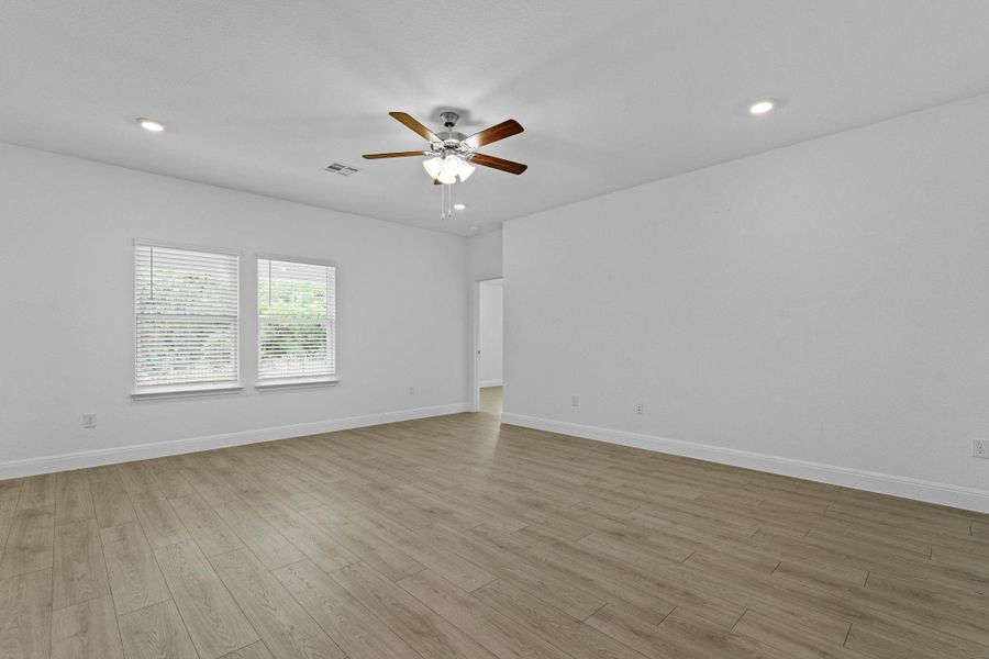 Spacious, unfurnished interior of a new home in Riverview, Georgetown (Image 13).